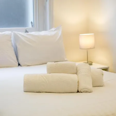 Central London 3-Bed Apartment Near Oxford Street
